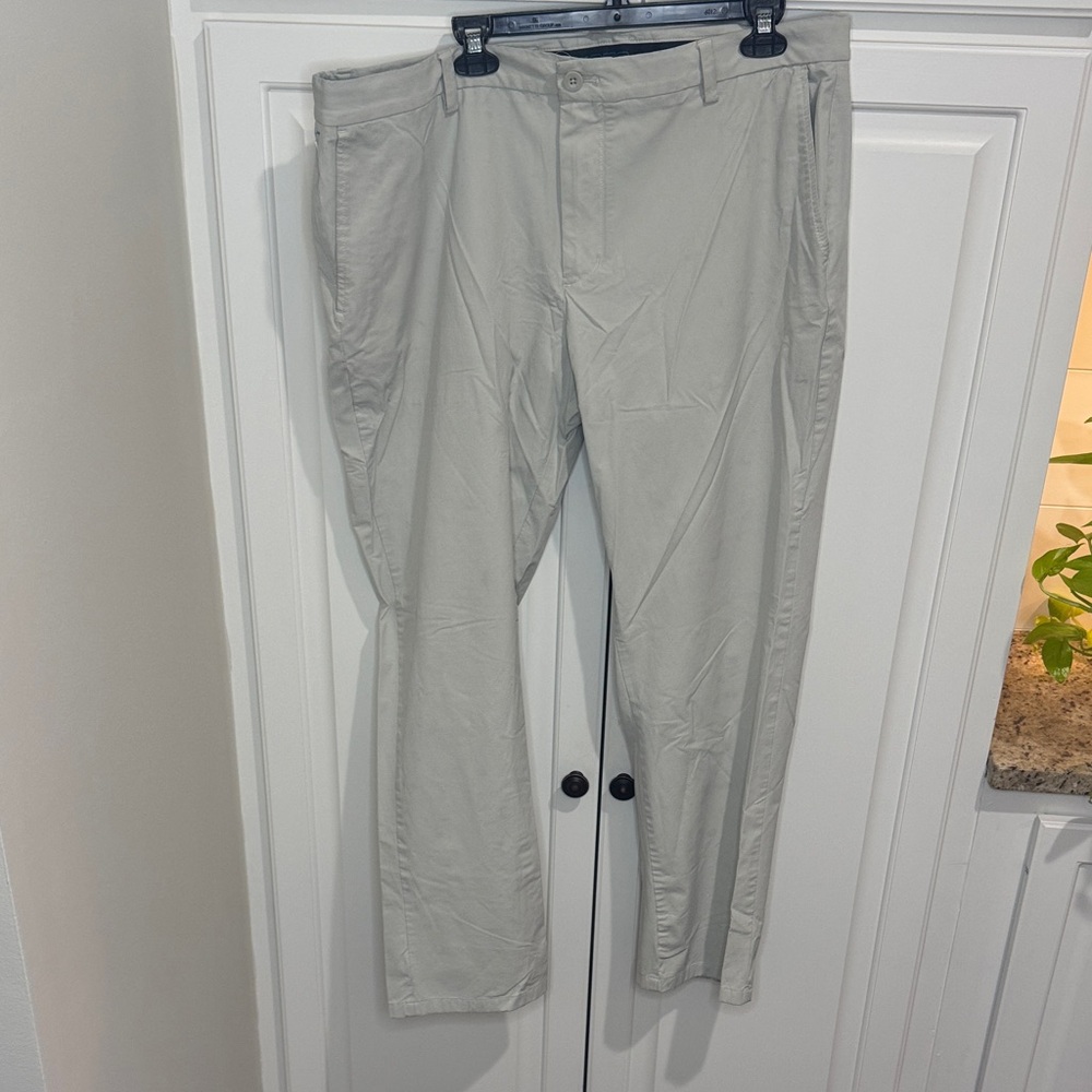 Vineyard Vines Men's Light Gray Performance On The Go Pants